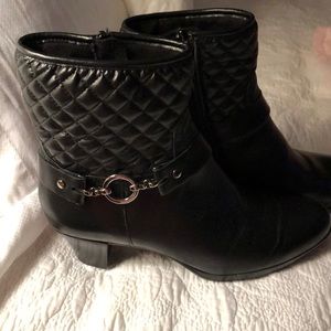 Ankle boots black silver circle design